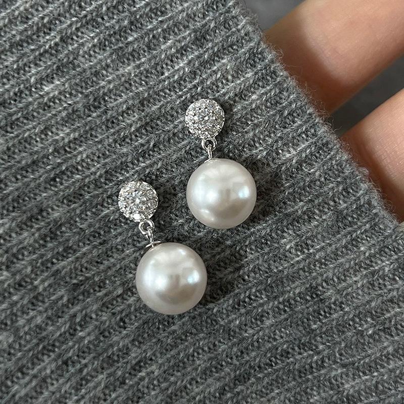

Huitan Black/White Simulated Pearl Drop Earrings for Women Luxury Trendy Wedding Accessories Temperament Elegant Lady Zircon
