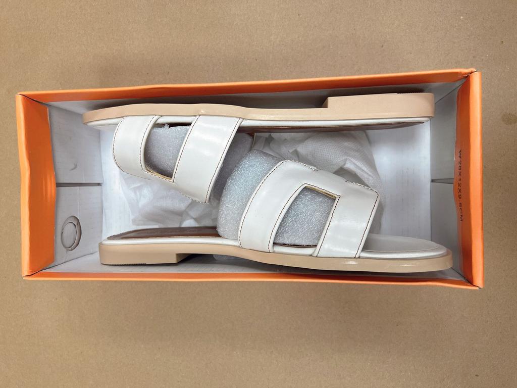 Summer Internet celebrities new Korean version of one-word slippers women wear h slippers versatile sandals flat beach shoes large size shoes