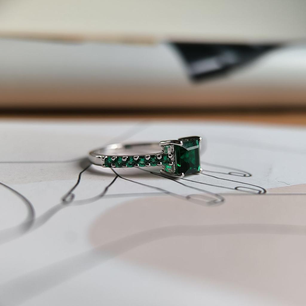 Silver Ring with Nano Emerald, Item Weight 2.45 G (2197393)