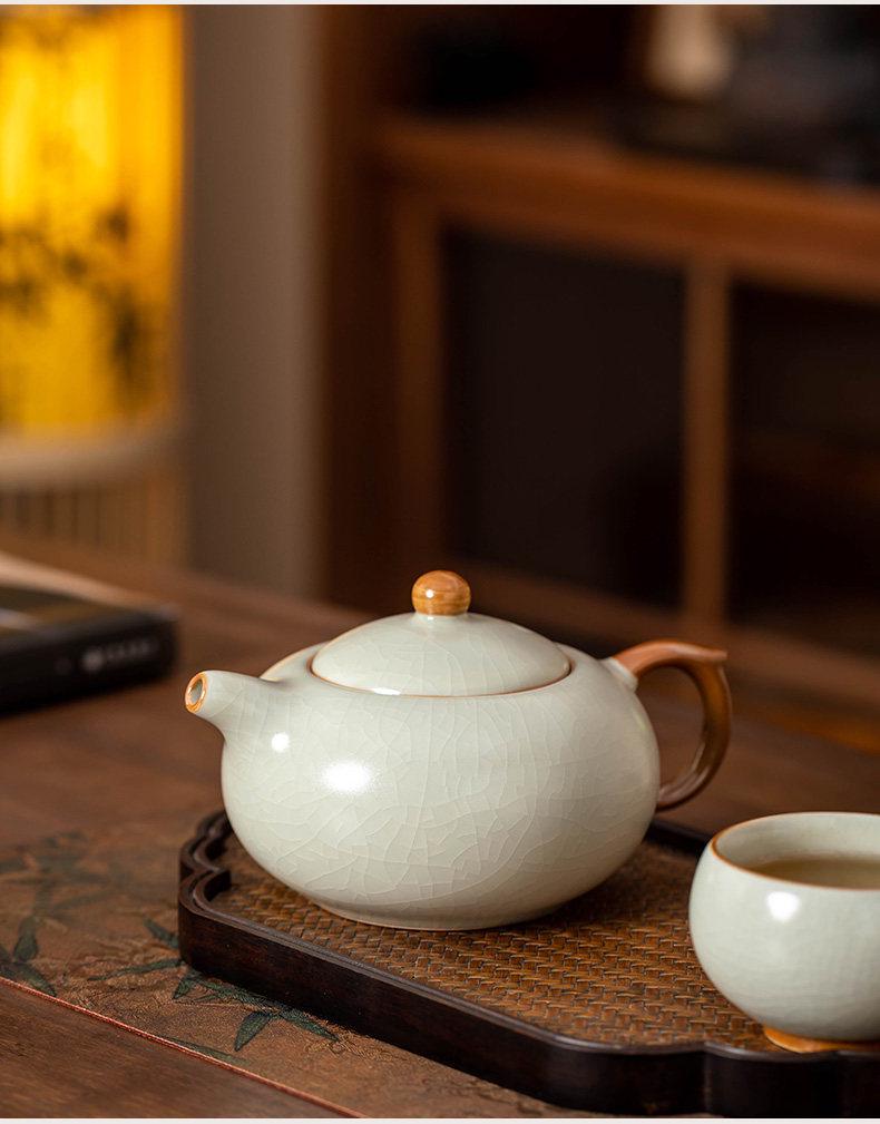 Antique Style Beige Ceramic Teapot for Gongfu Tea Brewing