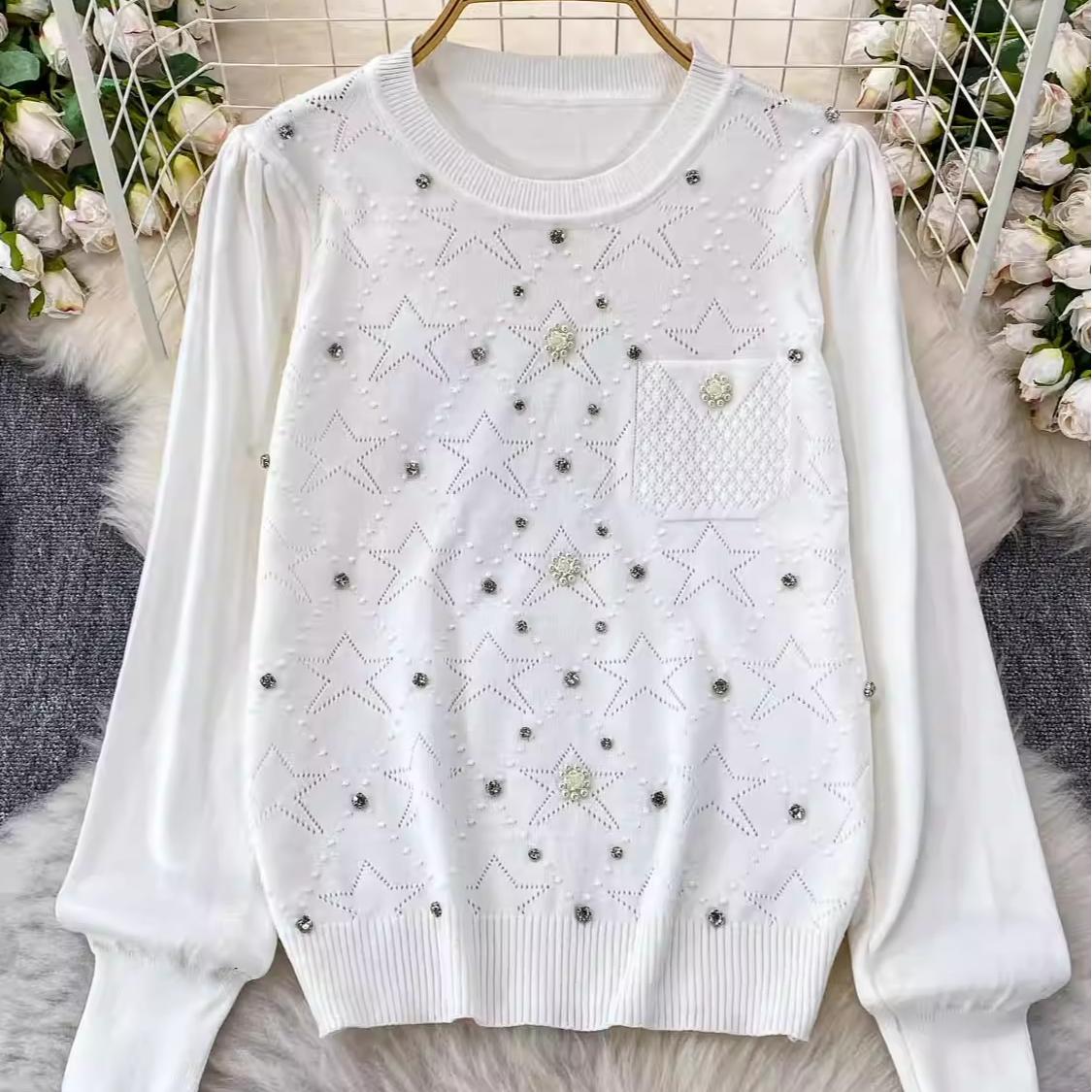

Вільний та приталений в язаний светр для жінок на осінь та зиму, з високоякісним, нішевим топом, прикрашеним бісером та діамантами One size білий