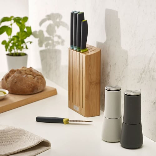 Joseph Joseph Salt and Pepper Mill Set with Mill Top, Manual Salt and Pepper Shakers (7 X 7 X 16.9 Cm), White/Gray [Authentic] 95036