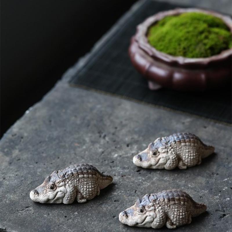 Urocza i piękna mała statuetka ogrodowa krokodyla Trwała figurka artystyczna na podwórko, do parków, kreatywna rzeźba zwierzęca, dekoracja domu