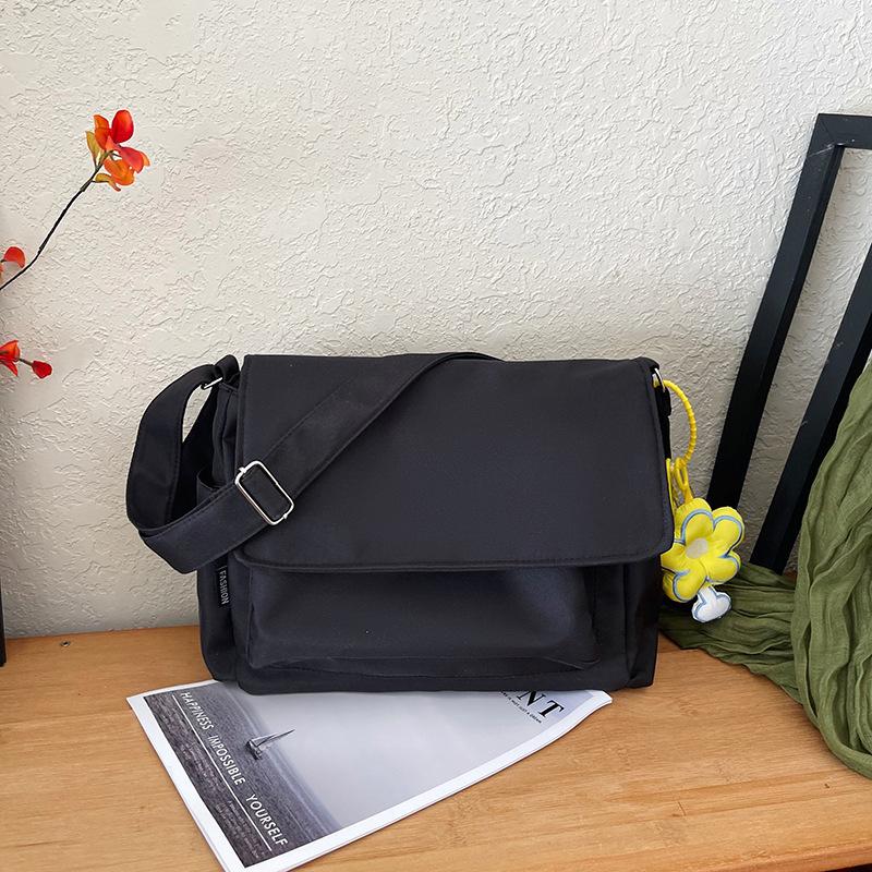 

Commuter large-capacity student class fashion shoulder bag women s versatile shipment clay casual trend messenger bag No pendant чёрный