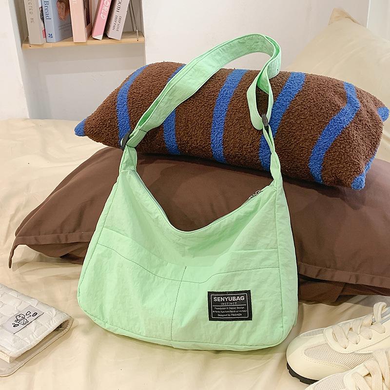 

Personalized simple large-capacity bag women s fashion trend autumn new shoulder crossbody bag 2025 casual tote bag Without pendant зелений