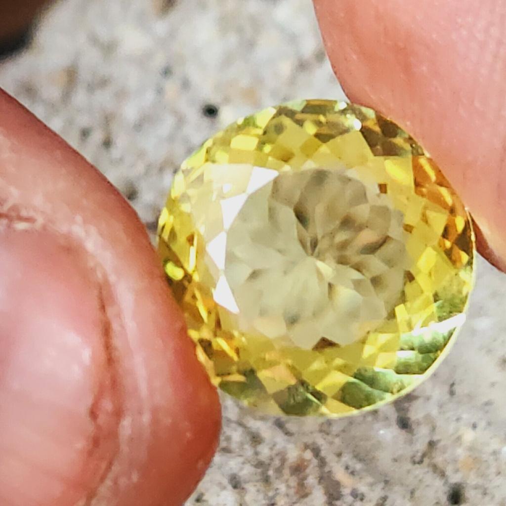 9 Karat erhitzter PITAMBARI Gelber Saphir Rundschliff Zertifizierter loser Edelstein