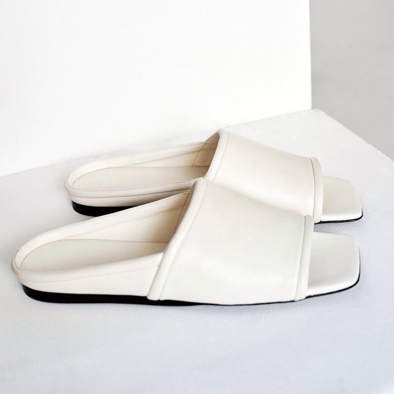 Mode Haute Qualité Design Cuir Souple Pantoufles Plates Femmes Été Mules Confortables Tongs Bout Ouvert Sandales Plates de Plage Blanches pour Femmes