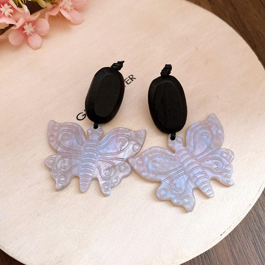 

Silver needle wood resin butterfly pendant earrings personalized design sense fashion exquisite stud earrings niche high-end earrings