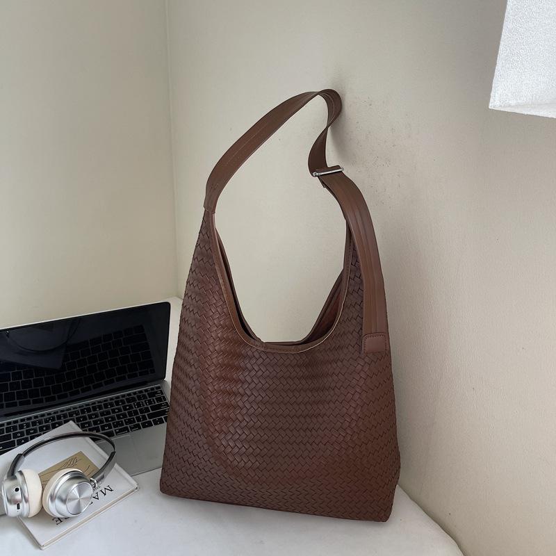 Retro Fashion Woven Tote Bag Women's Korean Version of Work Commuting 2025 New Autumn Trend Foreign Shoulder Bag