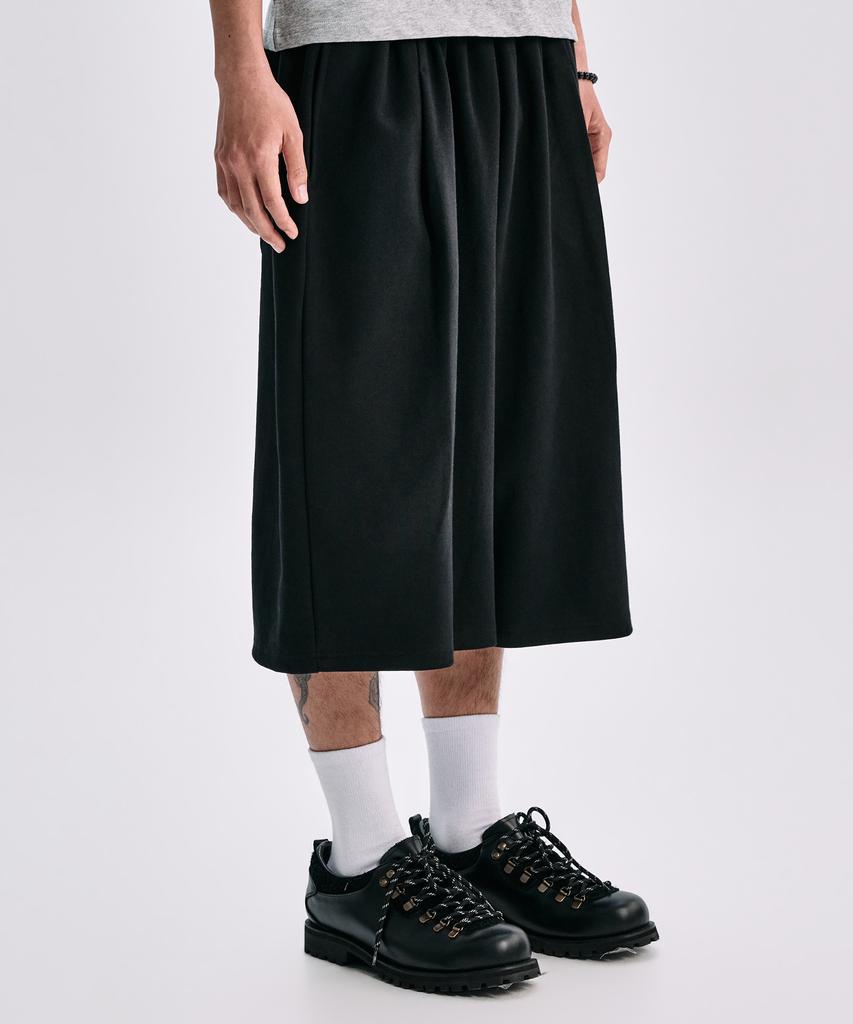 TAKEASY One-Pleat Dual-Pocket Sweat Shorts (Black)