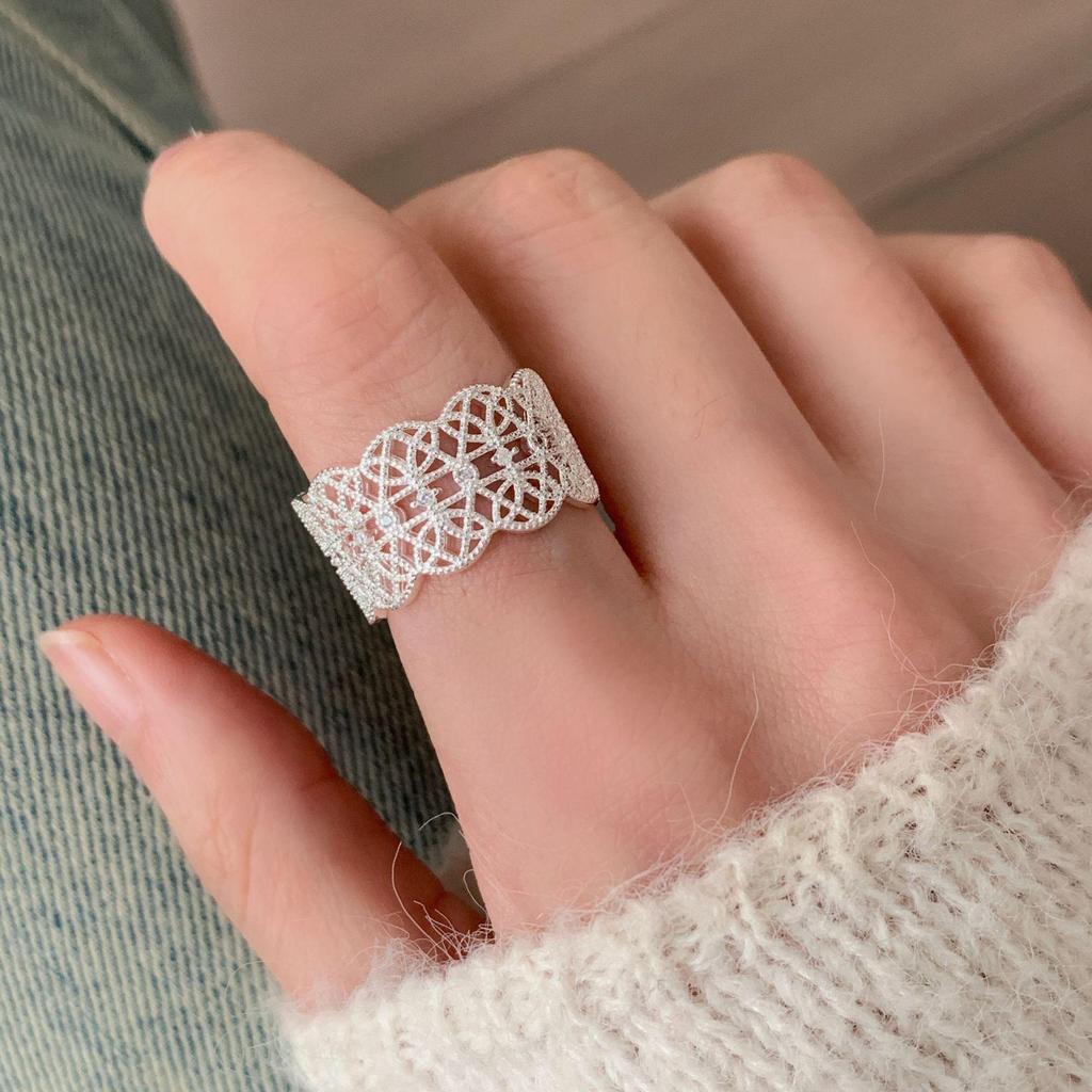 Elegant Floral Lace Adjustable Ring - Women's Fashion Light Luxury Design