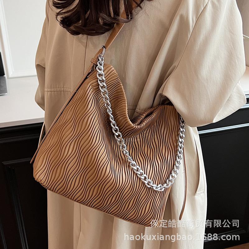 Large-capacity Light Luxury Tote Bag Women's 2025 New High-end Chain Handbag Versatile Shoulder Messenger Bag Tide