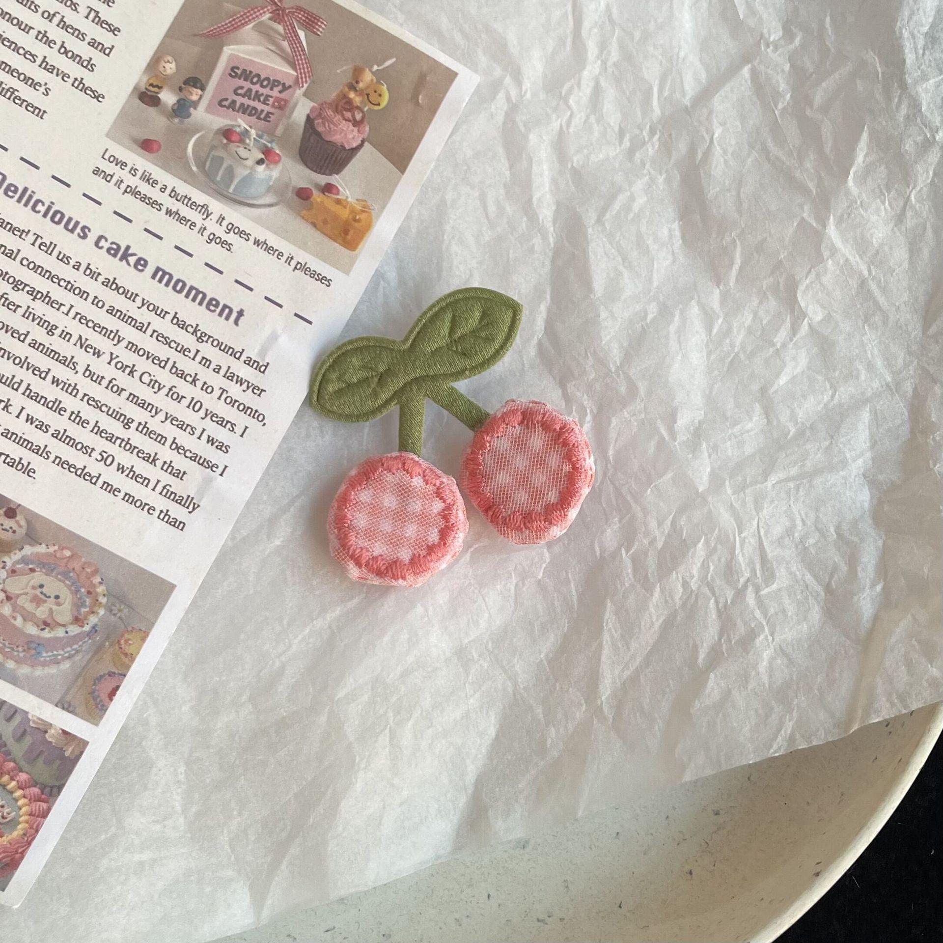 

Розовая заколка для волос в виде сердца с клубникой и вишней для девочек - Милый и нежный аксессуар для волос в азиатском стиле