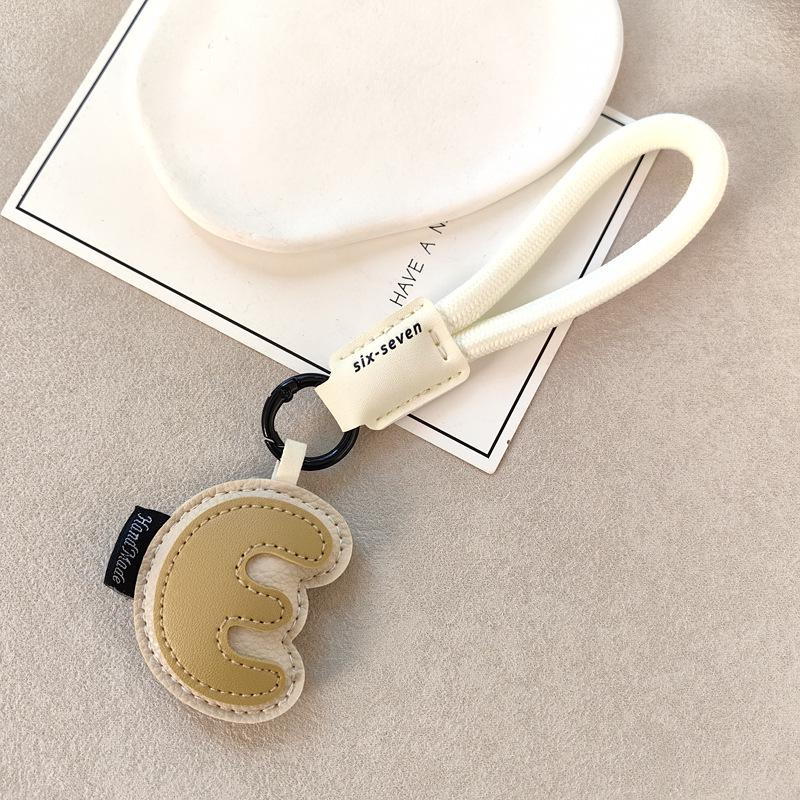 Exquisite Leather Keychain: 26 English Letters - Simple Couple Style Bag Charm, Ideal Small Gift