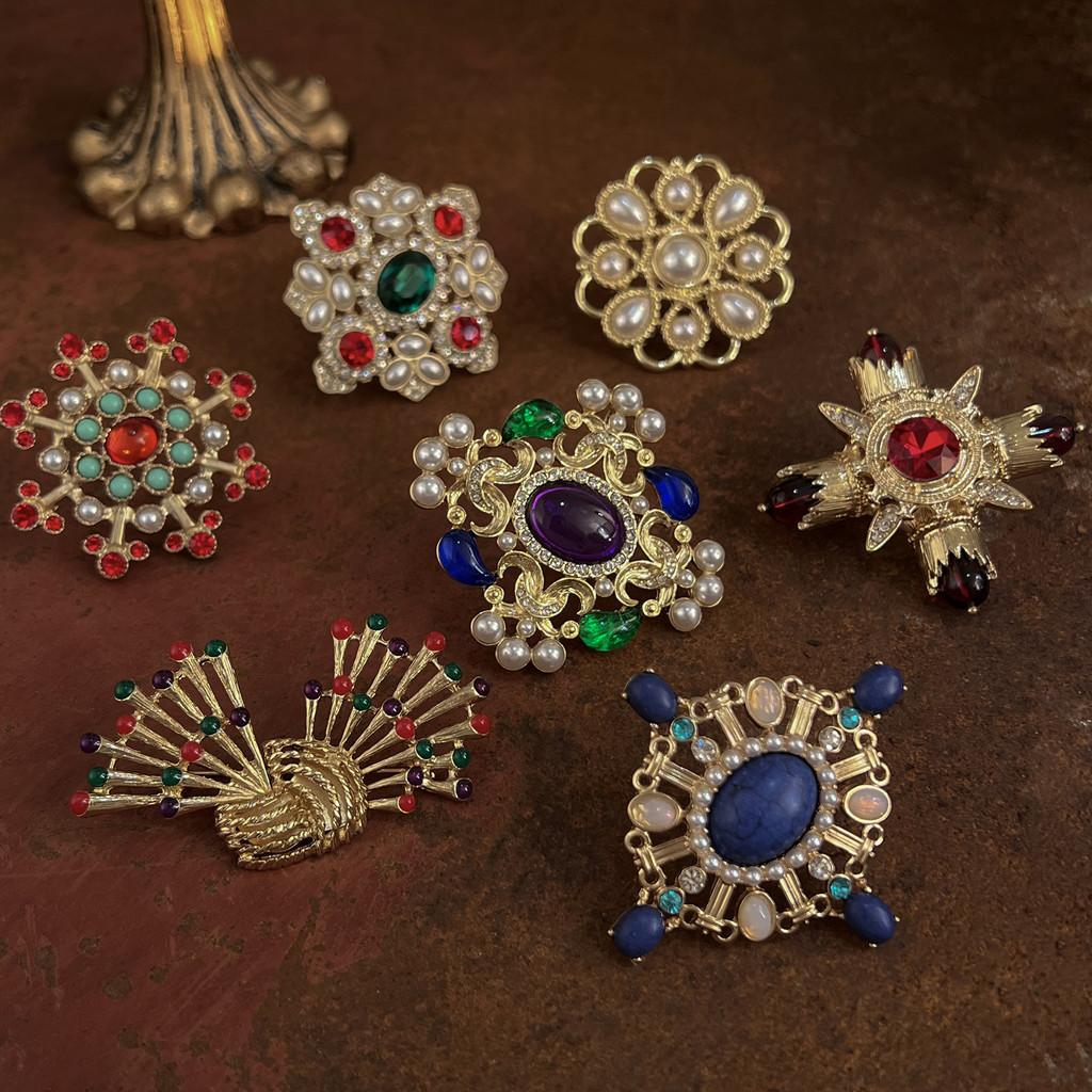 Vintage Baroque Cross Brooch Alloy Classic Retro Jewelry For Men And Women