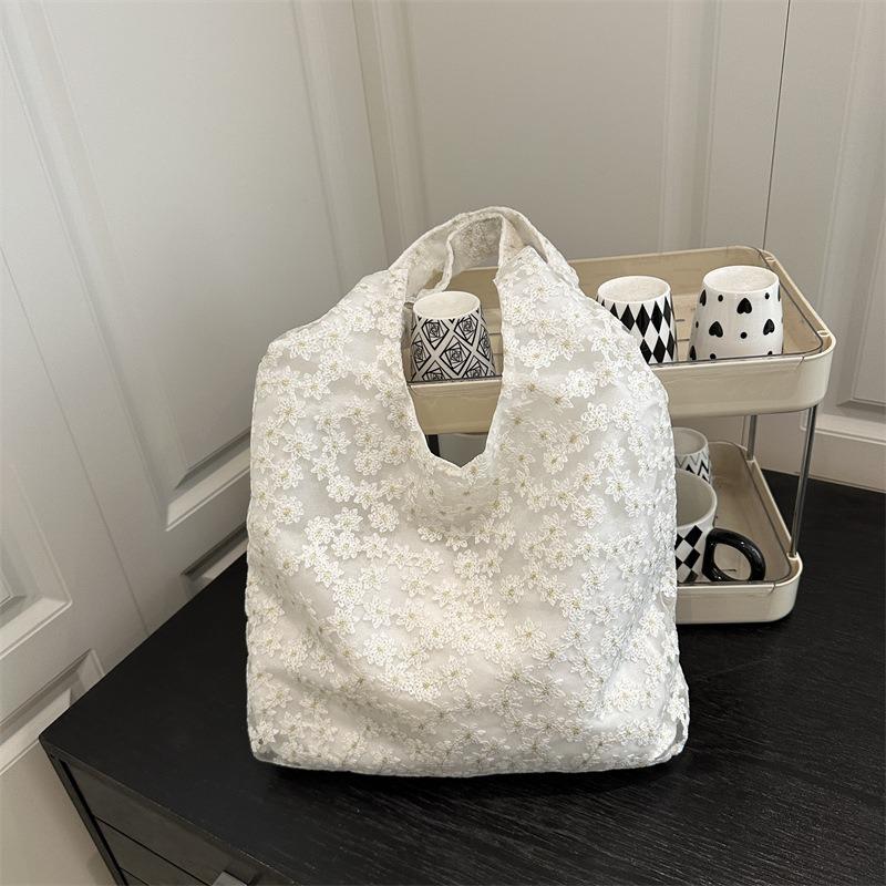 Small fresh lace flower canvas bag women's new large-capacity shoulder support bag commuter armpit bag