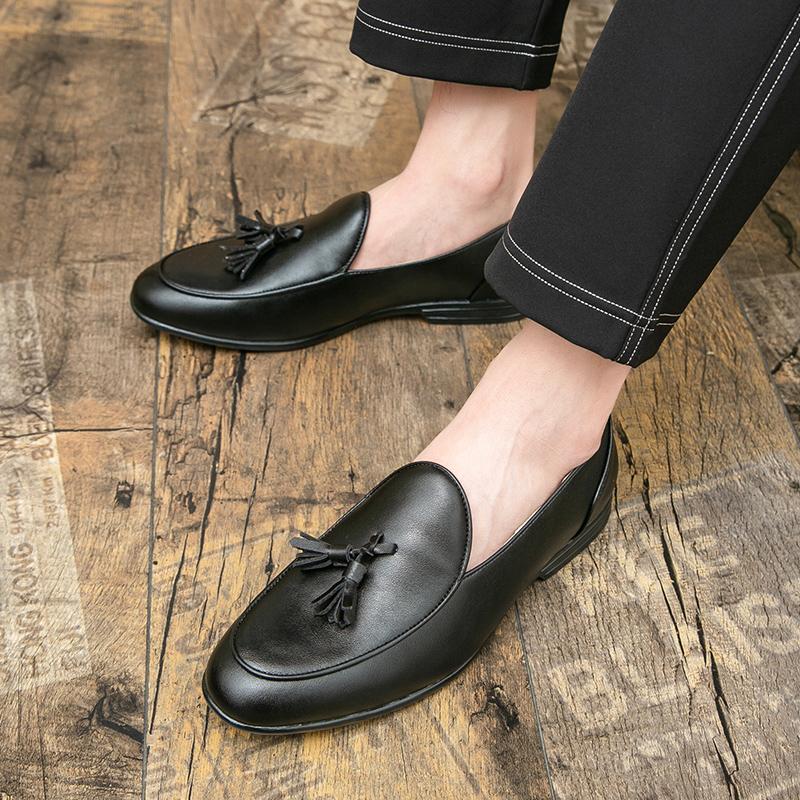 Popular Men Tassel Shoes American Fashion Brand Small Leather Shoes British Business Travel Social Shoes Sizes 38-47 Men Shoes
