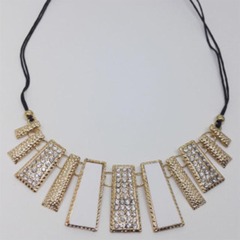 Colar Geométrico Multicolorido de Corda de Couro com Diamantes