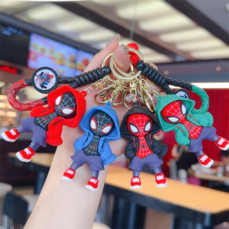 Spider-Man 3D Figurine Keychain Pendant Ornament – Classic Trendy Cosplay Gift for Couples