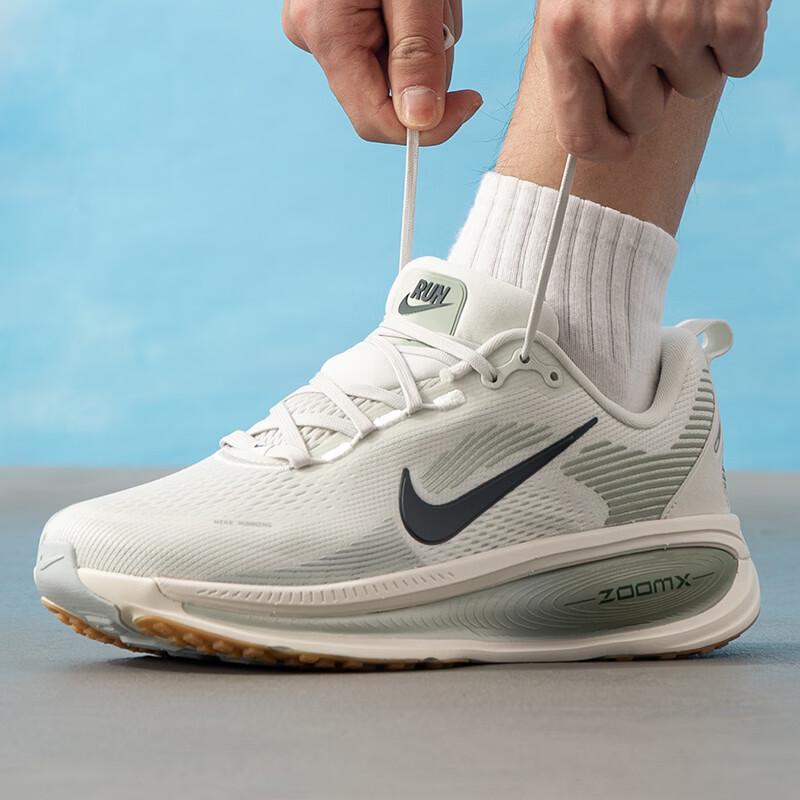 Nike Men s HM6803-020 Road Running Shoes EU 42.5 (M)