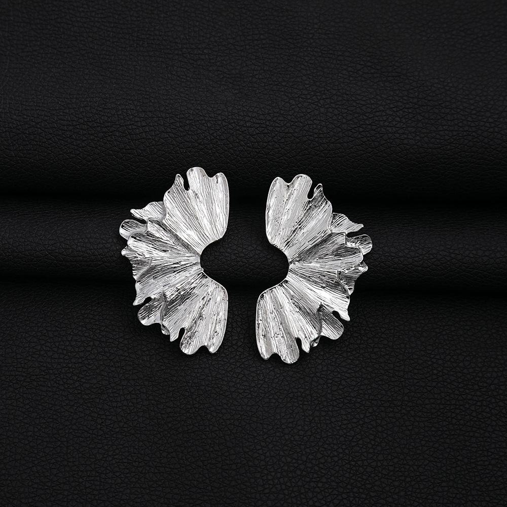Exaggerated Retro Creative Leaf Flower Earrings, Elegant Temperament Light Luxury High-End Design Commuter Earrings