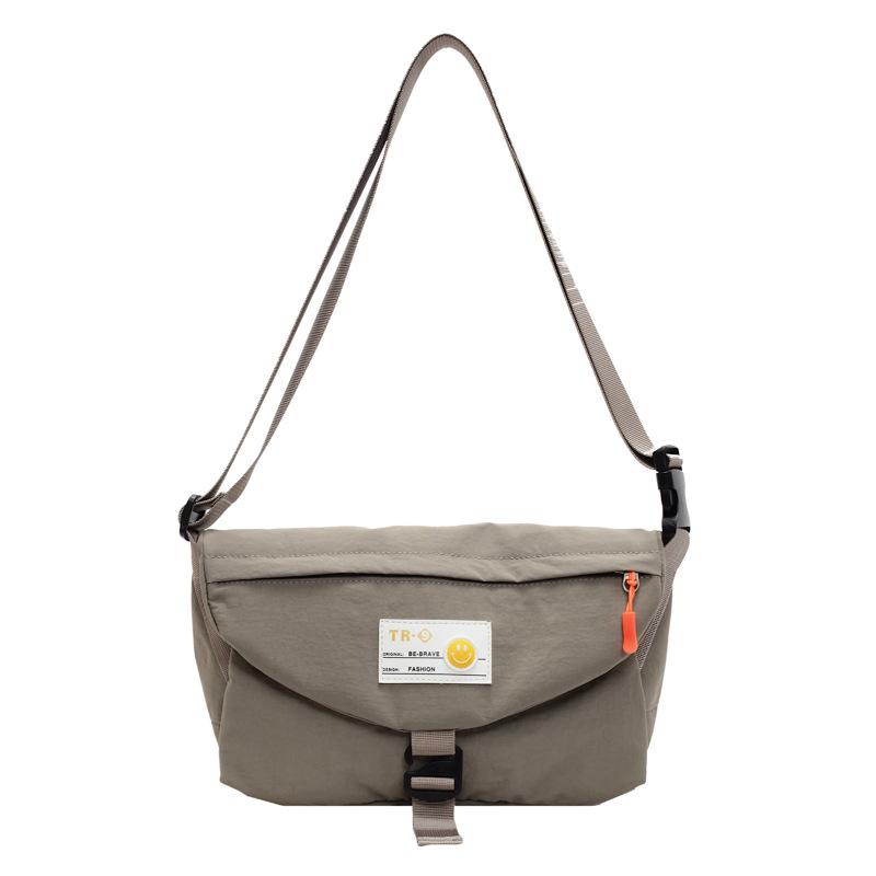 

Популярная горячо продаваемая японская сумка почтальона в простом стиле для отдыха и спорта, женская легкая для поездок на работу, нишевая, универсальная, текстурная сумка-мессенджер зелёный