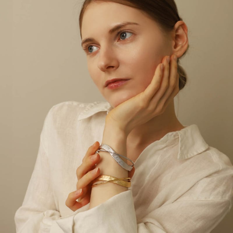 ozel Wire Curve Signature Texture Bracelet PB046B