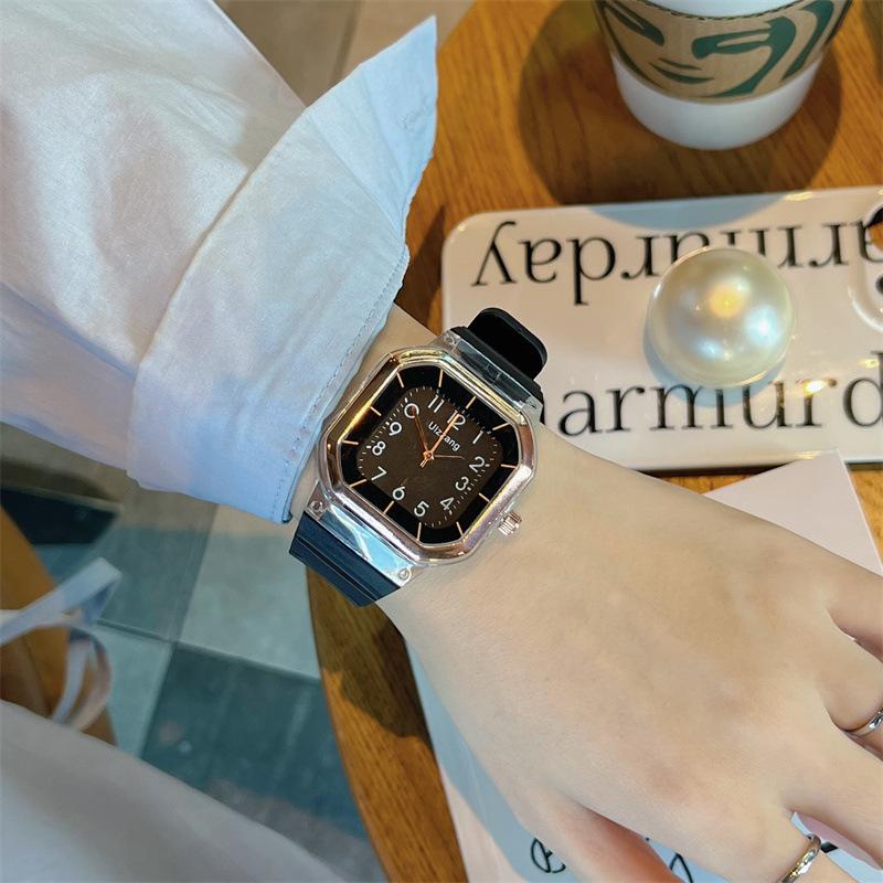 Nová módní personalizovaná jednoduchá sada hodinek Dámské hodinky Butterfly Digital Belt Fashion Watch