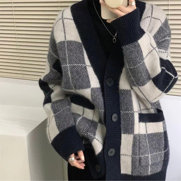 Autumn and Winter New V-neck Loose Double Pocket Fashion Plaid Knitted Cardigan Women's Retro Slim Sweater Jacket