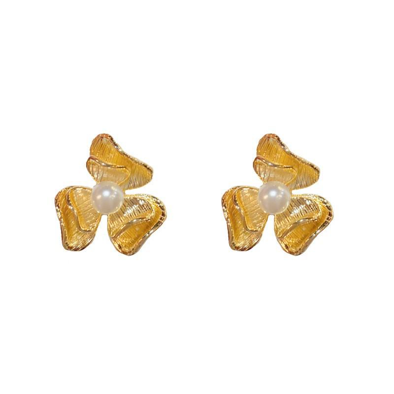 European & American Bold Metal Pearl Three-Leaf Flower Stud Earrings - Elegant & Luxe Cold Style for Women
