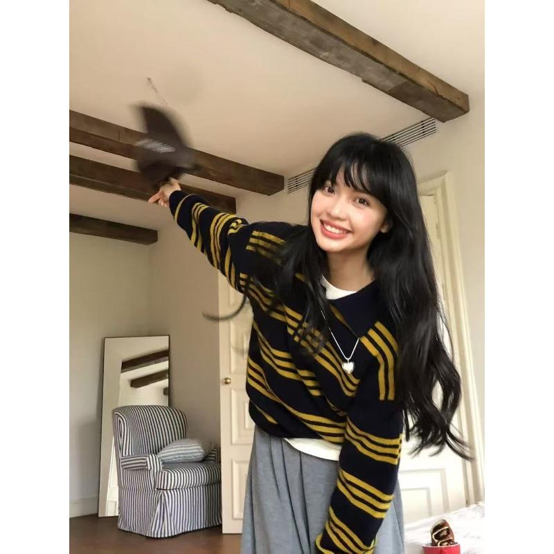 

Осень и зима новый свитер женский контрастный цвет полосатый верхний вязаный свитер модный свободный женский топ one size fits all тёмно-синий