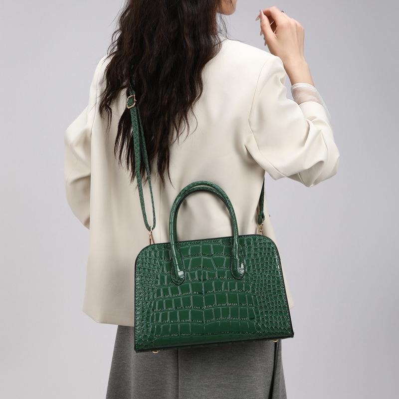 Sac Cabas Commuter en Cuir de Vachette Texture Crocodile 2026: Sac à main grande capacité à texture rétro.