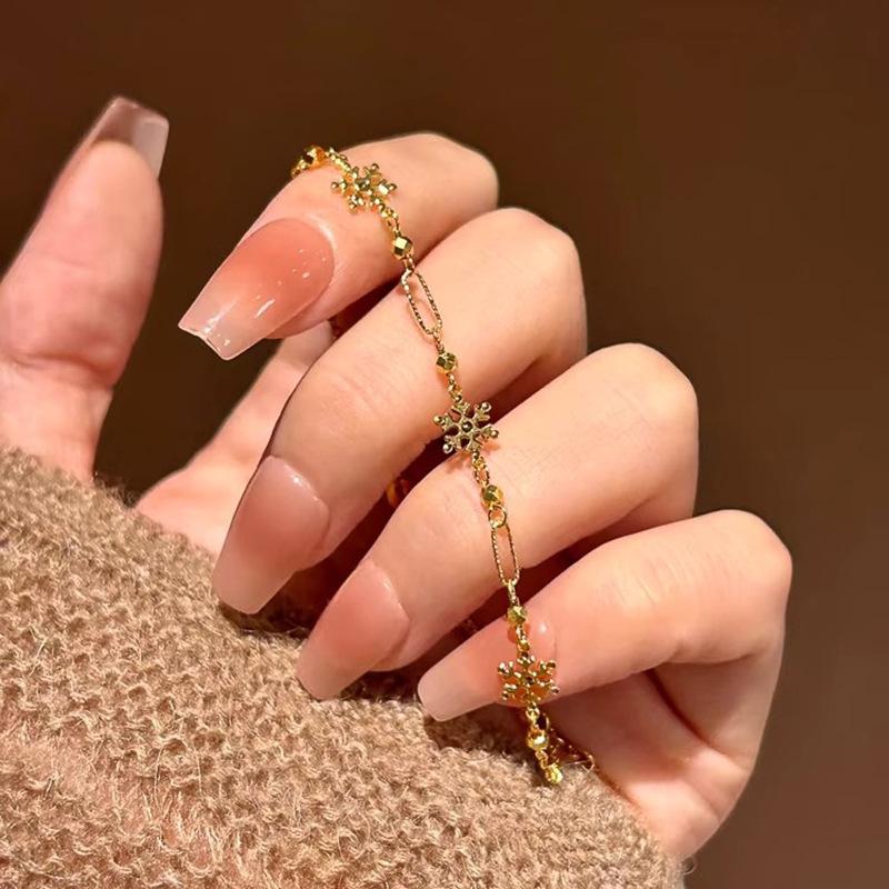 Xiaohongshu Snowflake Bracelet: Chic Korean Style Gift for Girlfriend