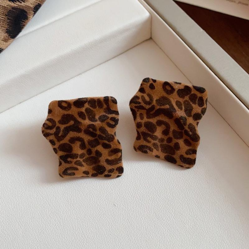Silver Needle Leopard Geometric Earrings Vintage Maillard Temperament Premium Stud Earrings Fashion Daily Commuter Earrings