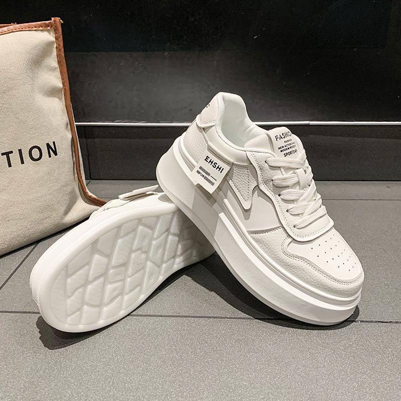 

Европейская платформа-маффин повседневные кеды женские 2025 весна новая небольшая прибавка роста повседневные студенческие белые туфли женские 40