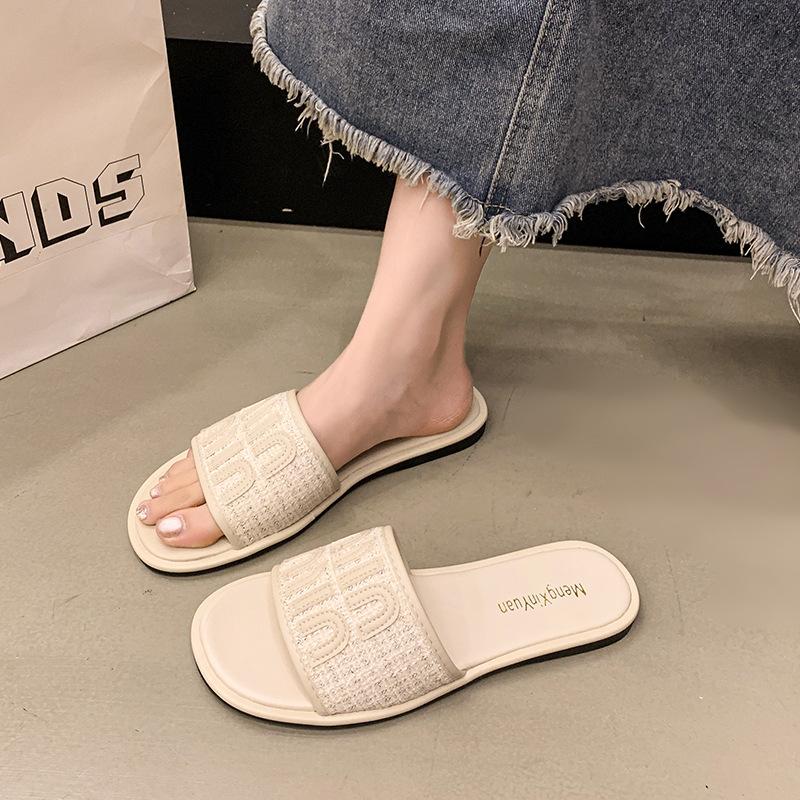 

Маленькие ароматные ветряные тапочки с одним словом на плоской подошве женская обувь 2025 года новая летняя одежда французские маленькие сандалии пляжные сандалии 40