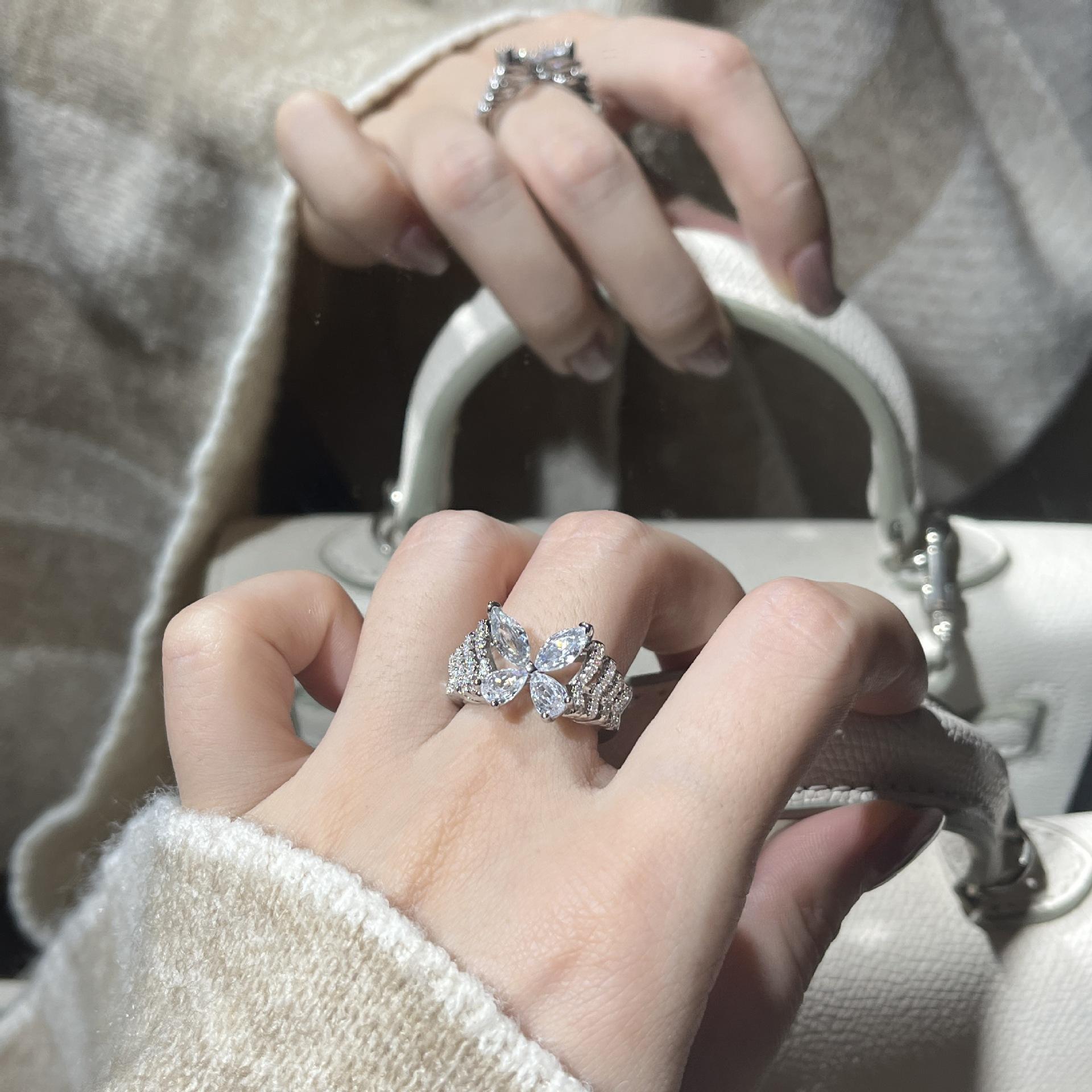 

Кольцо Легкая роскошь Фея Фантом Бабочка Трехмерное ручное инкрустирование Высокоуглеродистый бриллиант Сладкий ветер Слоистый бриллиантовый перстень Opening adjustable