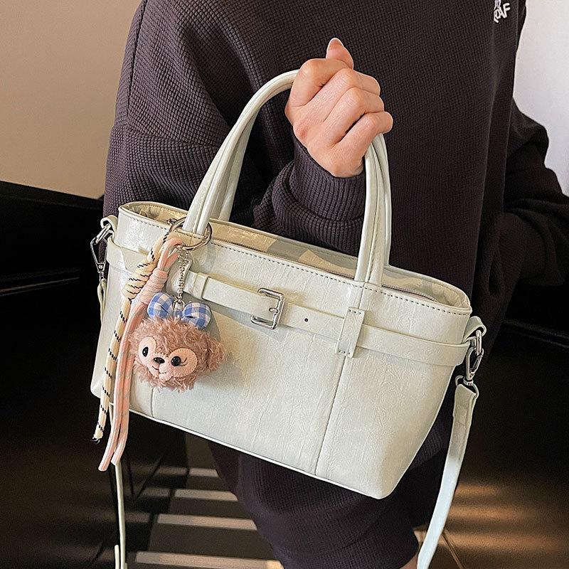 Popular new Korean version of niche casual oil wax leather portable bucket bag fashionable and simple commuter versatile messenger women's bag