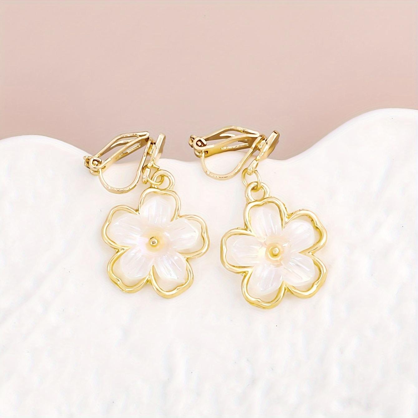 

Gentle Korean Style Retro Flower Ear Clips for Women – Ins Simple Temperament Design, No Piercing Needed, Cute Daily & Party Jewelry белый