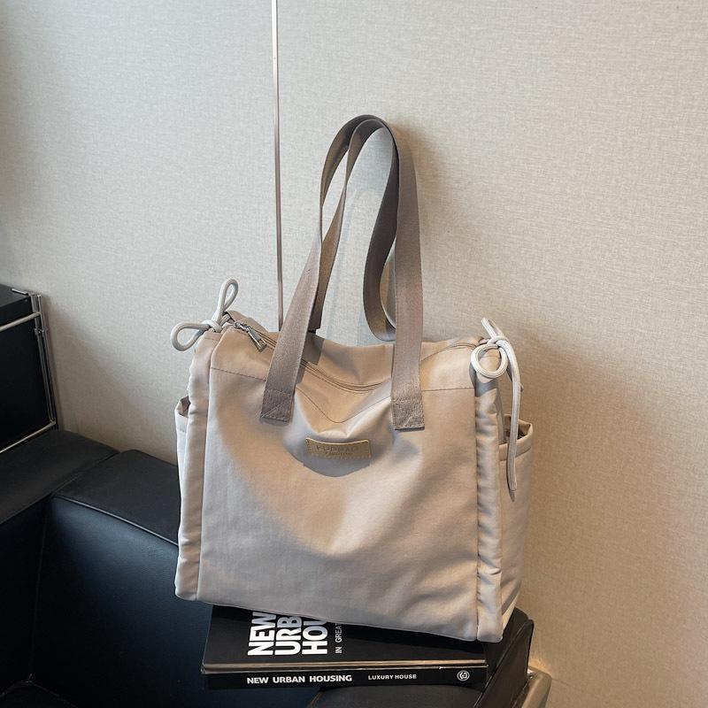 Neformální velká taška dámská nová dámská taška velkokapacitní studentská do školy taška přes rameno dojížděcí nákupní taška