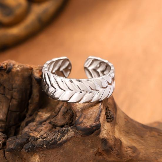 Thumb Ring Retro Leaf Shape Adjustable Opening Design Finger Ring Anti-Oxidation Stainless Steel Finger Band