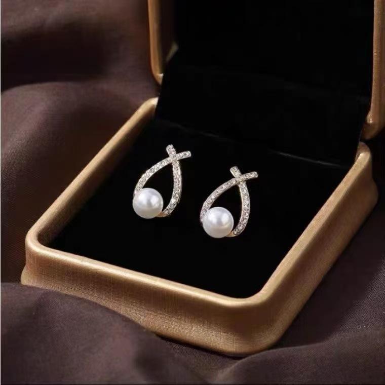 Elegant Rhinestone & Pearl Cross Stud Earrings for Women - Timeless and Versatile Ear Ornaments