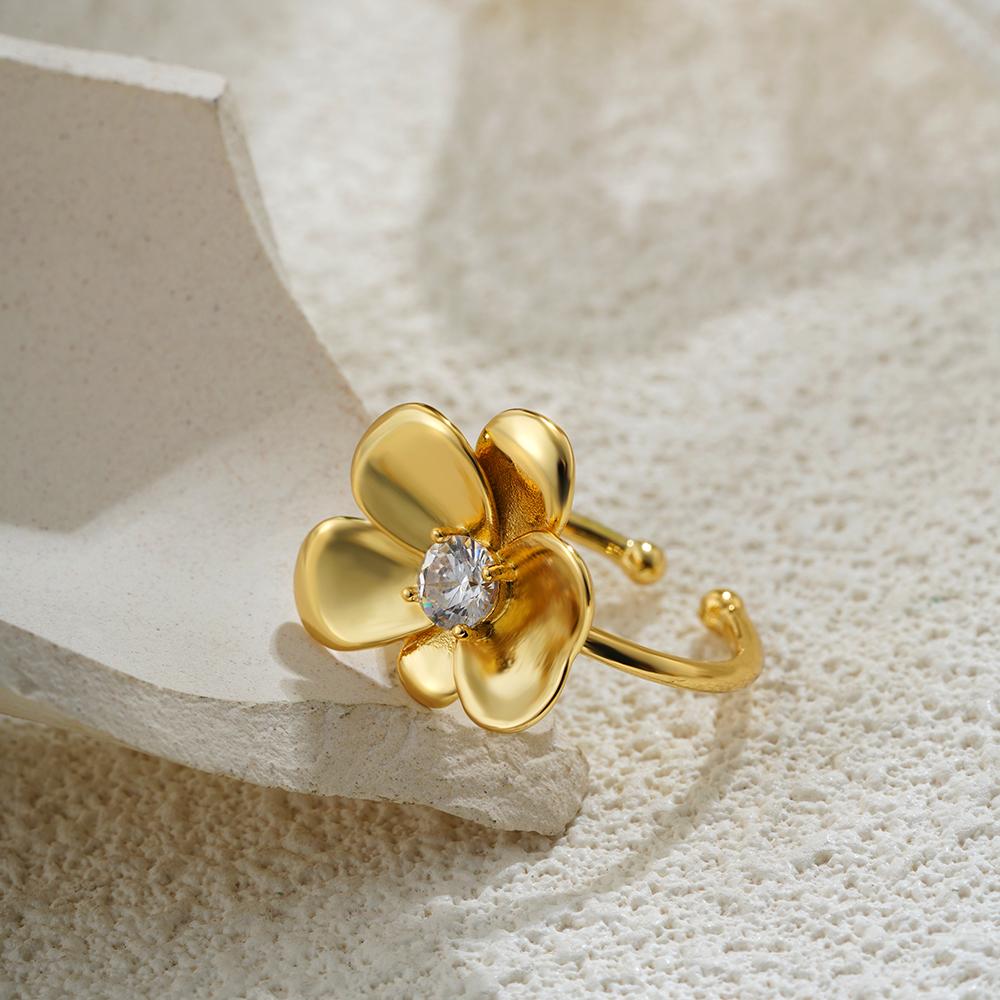Delicate Flower Ring Open for Women Sparkle Rhinestone Floral Rings Stainless Steel Gold Color Petal Fashion Designer Zircon