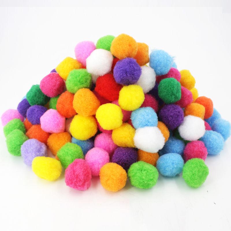 Artykuły ze strefy artystycznej: Kolorowe puszyste pompony do projektów klasowych dla uczniów od najmłodszych do najstarszych