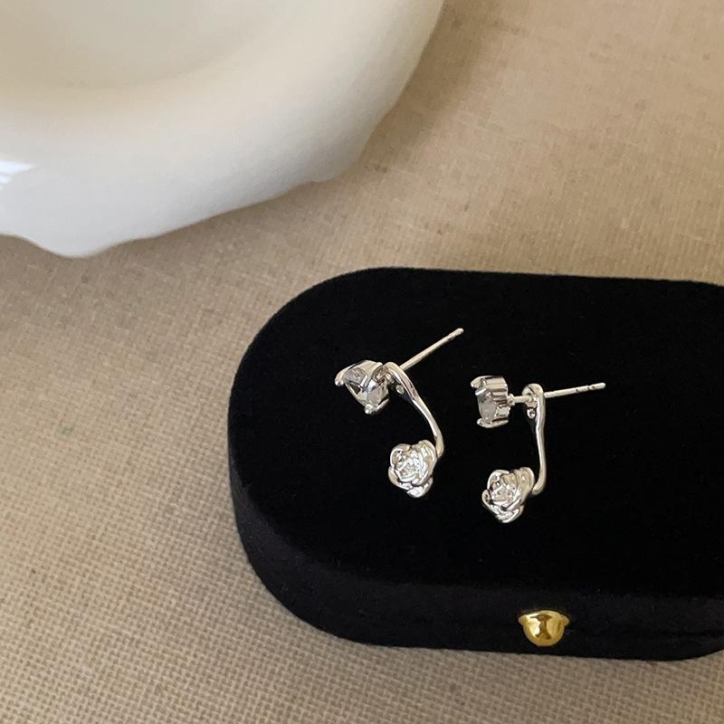 

Пара сережек-гвоздиков Love Opal Rose для женщин, простые и универсальные серьги с подвеской сзади, нишевый дизайн