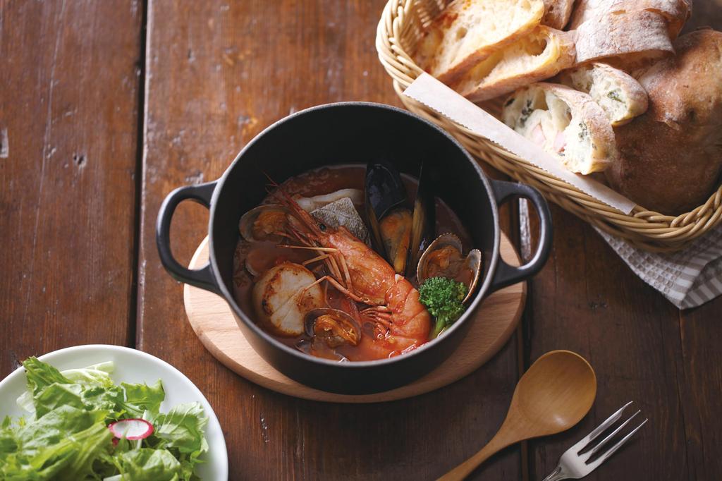 Le Creuset Cast Iron Enamel Pot Cocotte Ronde 16 Cm Matte Black Japanese [Official Product]