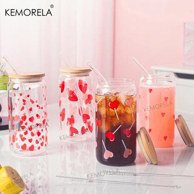Szklany kubek 400 ml z nadrukiem serc, z bambusową pokrywką i słomką, do soków, mleka, piwa, kubek ze szkła borokrzemowego, prezent na Walentynki