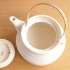 Kamoshika Douguten 1L Kettle, Gas and Microwave Safe, Made In Japan, Banko Ware Ceramic and Brass, for Direct Heat, Ceramic Kettle (White, Small)