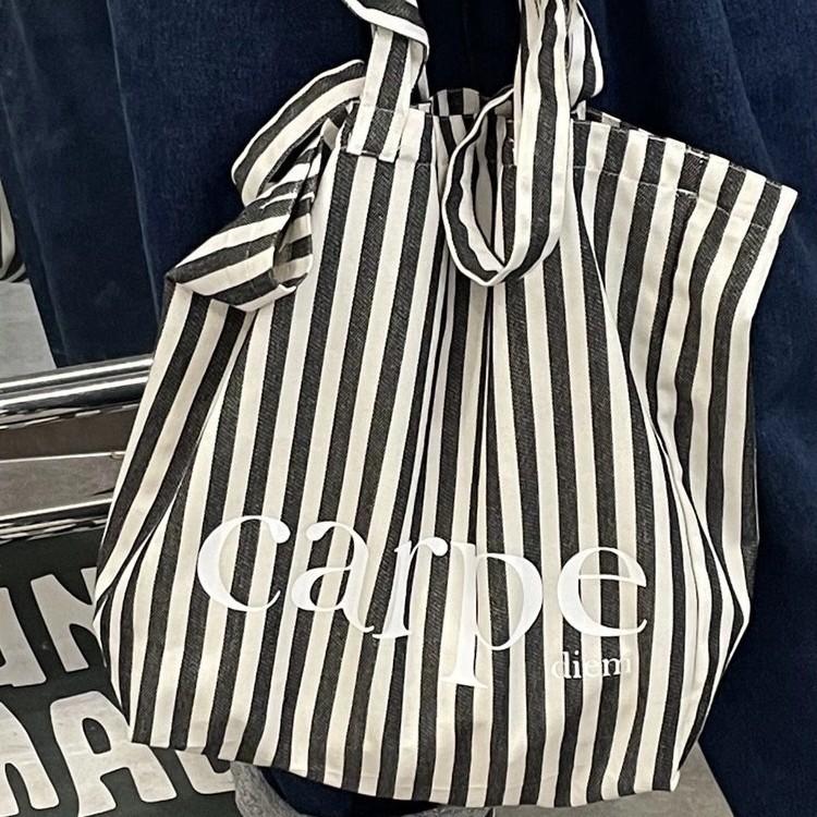 

2025 spring and summer new popular large-capacity shoulder bag shoulder tote bag vertical stripe shoulder handbag чёрный