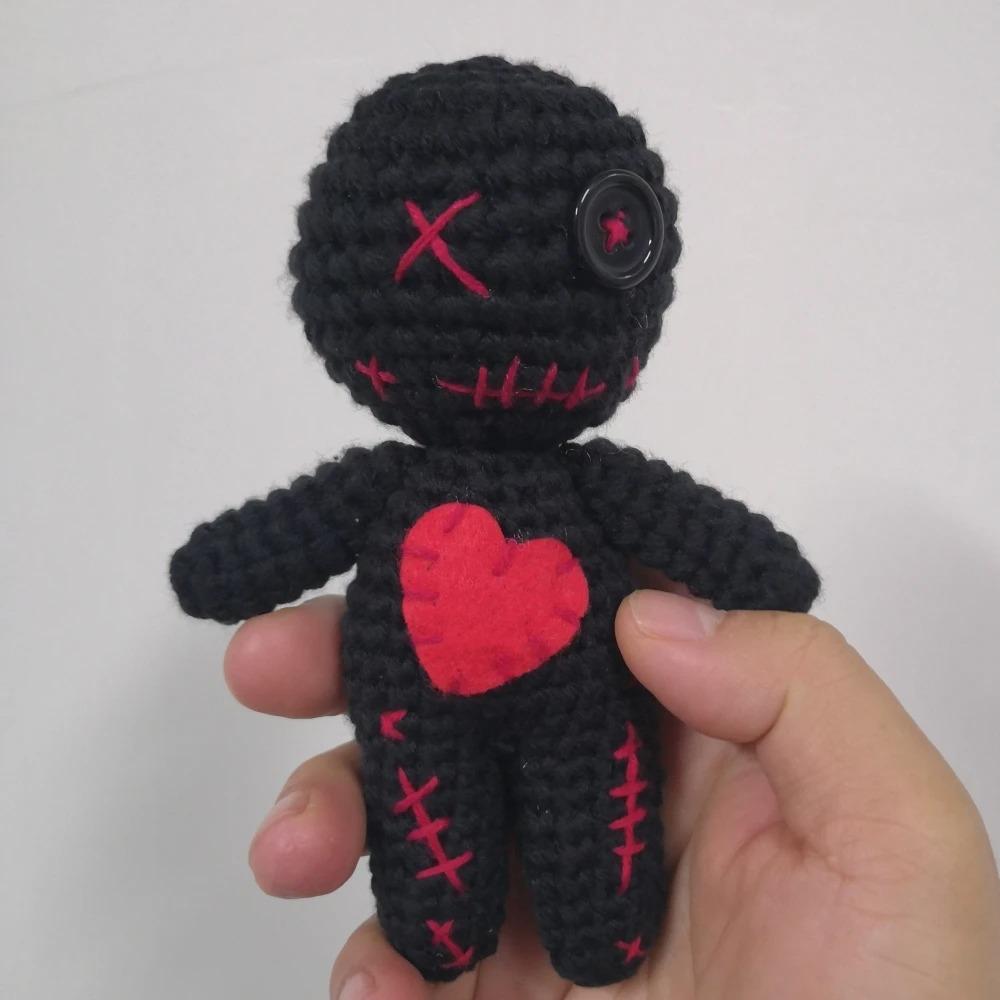 Verschiedene Farben Handgemachte Thailändische Voodoo-Puppe Einzigartiges Gruseliges Horror-Party-Ornament Hexerei Scherz-Requisiten für Halloween Weihnachtsdekoration